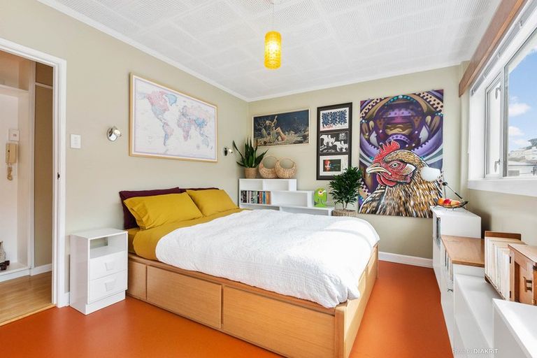 Photo of property in Victoria Court, 8/4 Queen Street, Mount Victoria, Wellington, 6011