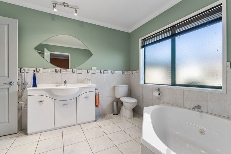 Photo of property in 18 Honeysuckle Lane, Ohauiti, Tauranga, 3112