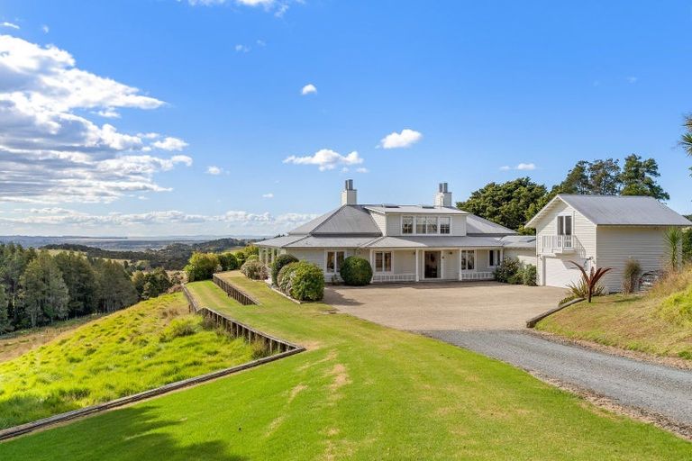 Photo of property in 38 Kaipara View Road, Helensville, 0875