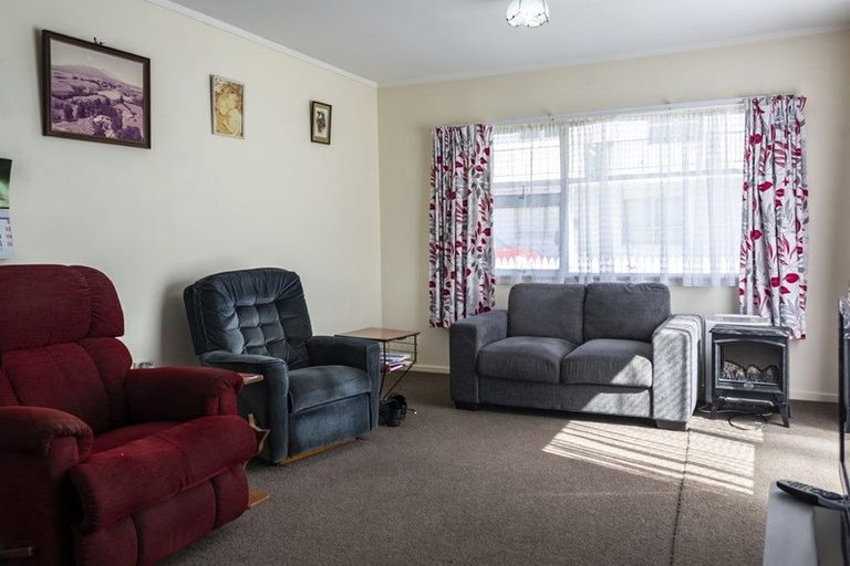 Photo of property in 2/353 Saint Aubyn, Moturoa, New Plymouth, 4310