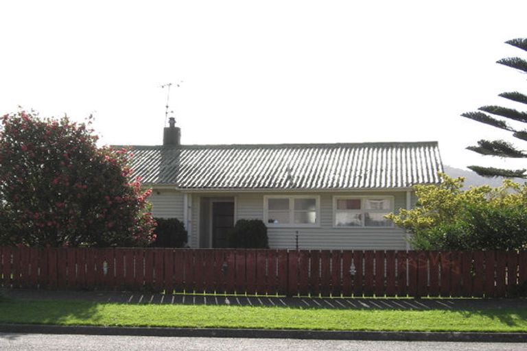 Photo of property in 2 Ingram Street, Naenae, Lower Hutt, 5011