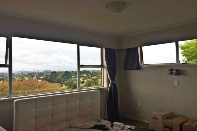 Photo of property in 2/2 Girrahween Drive, Totara Vale, Auckland, 0629