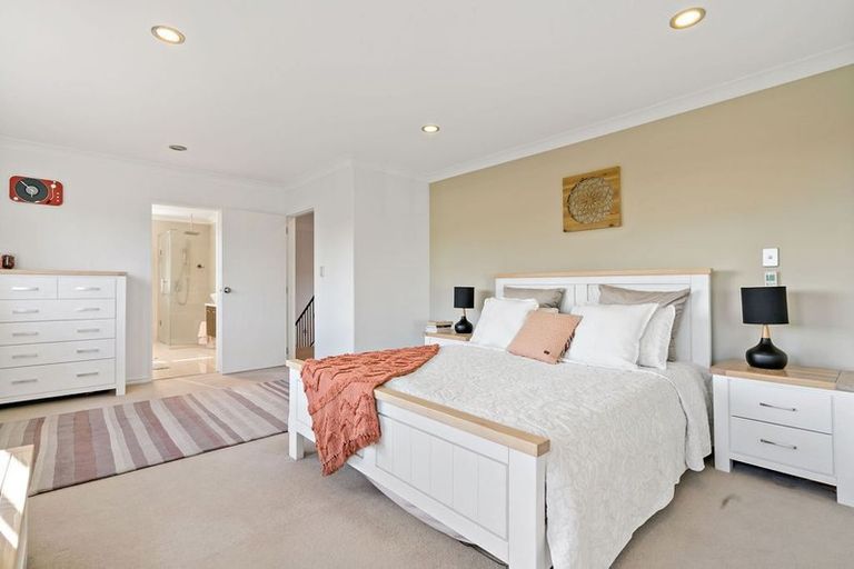 Photo of property in 16 Michael Bosher Way, Flat Bush, Auckland, 2019