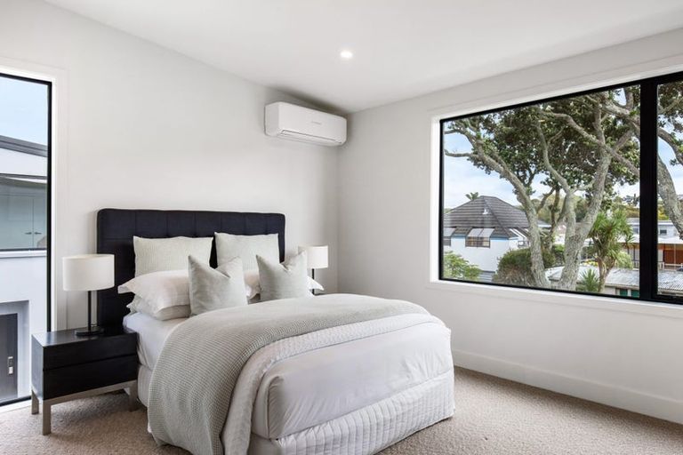 Photo of property in 18a The Esplanade, Eastern Beach, Auckland, 2012