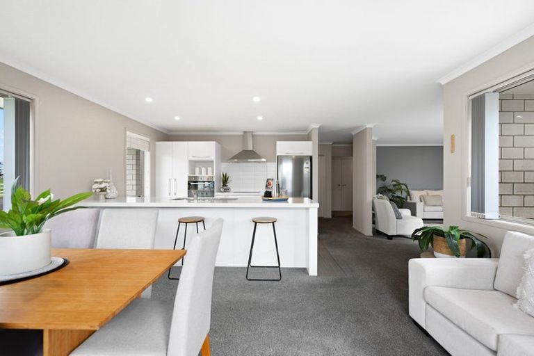 Photo of property in 41 Plescher Crescent, Leamington, Cambridge, 3432