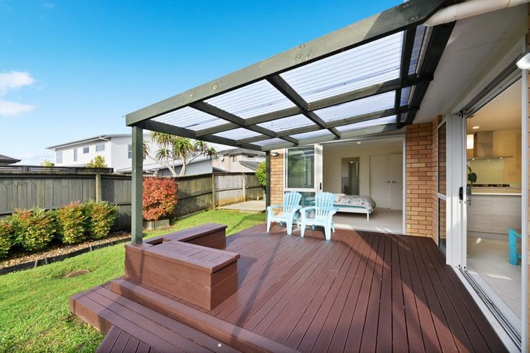 Photo of property in 106c Simpson Road, Henderson Valley, Auckland, 0614