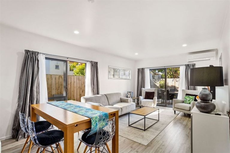 Photo of property in 15 Butia Avenue, Henderson, Auckland, 0612