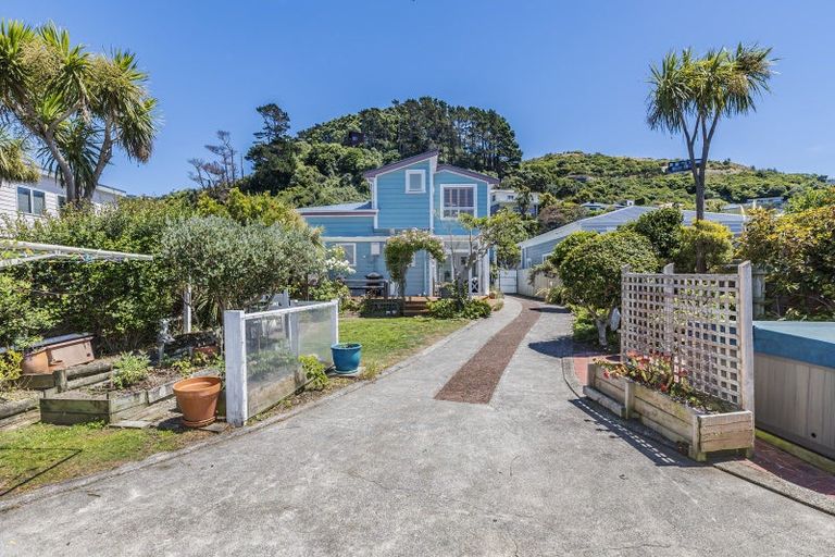 Photo of property in 31 Derwent Street, Island Bay, Wellington, 6023