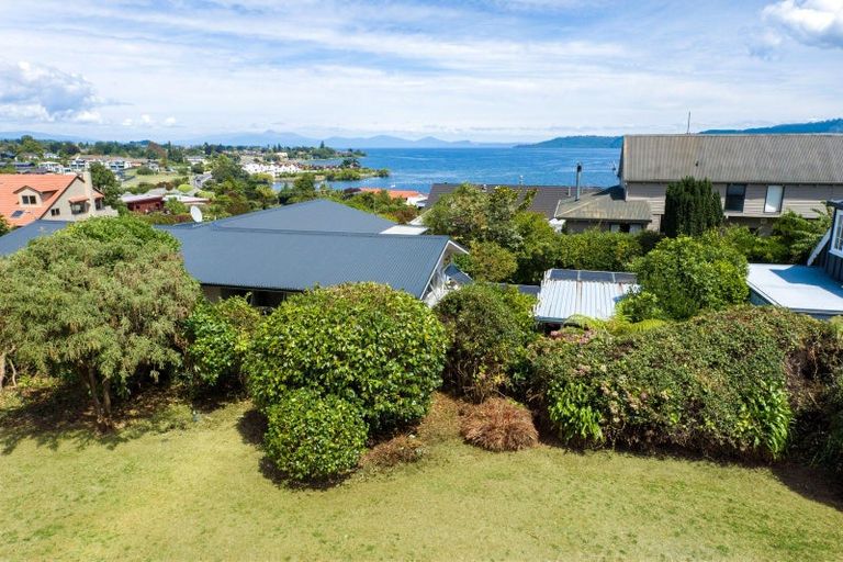 Photo of property in 16 Harvey Street, Waipahihi, Taupo, 3330
