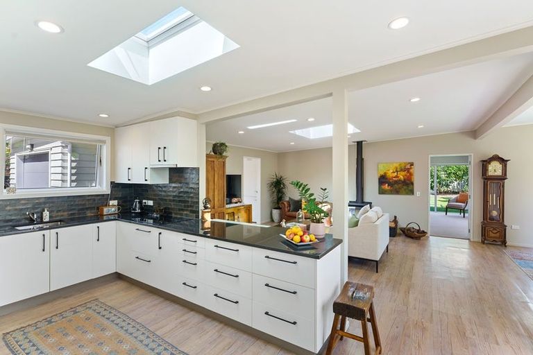 Photo of property in 16 Sunny Glen, Waikanae, 5036