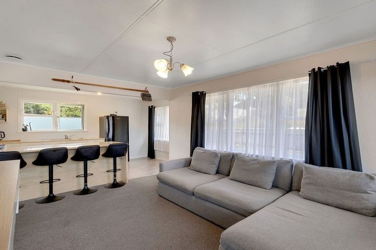 Photo of property in 19 Cardiff Crescent, Cannons Creek, Porirua, 5024