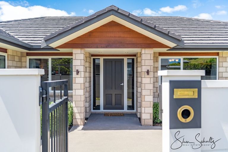 Photo of property in 18 Pahi Road, Paparoa, 0571