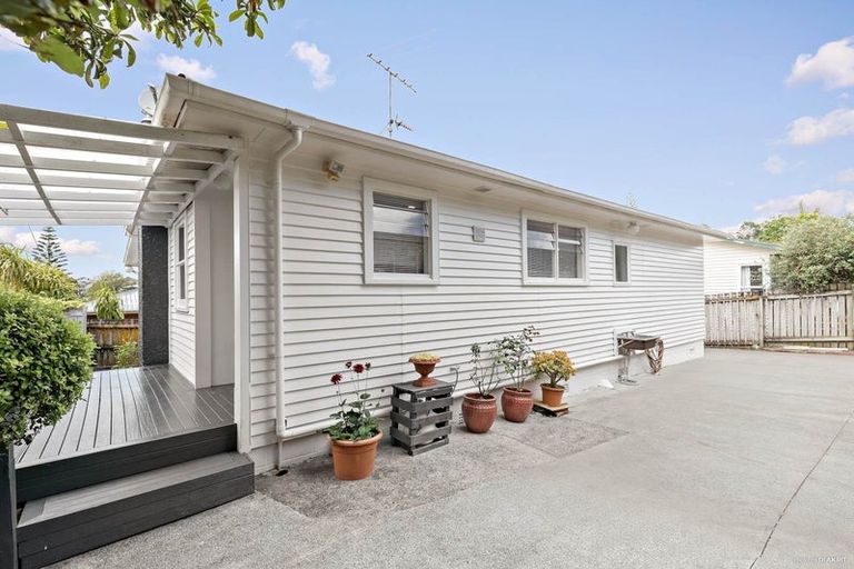 Photo of property in 2/20 Hogans Road, Glenfield, Auckland, 0629