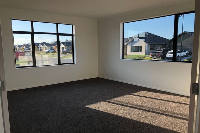 Photo of property in 12 Kaaka Street, Cambridge, 3434