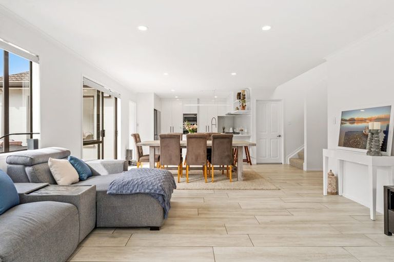 Photo of property in 15 Lagoon View, Gulf Harbour, Whangaparaoa, 0930