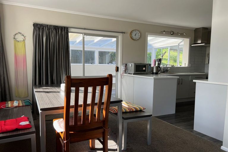 Photo of property in 49 Woodfern Crescent, Titirangi, Auckland, 0604