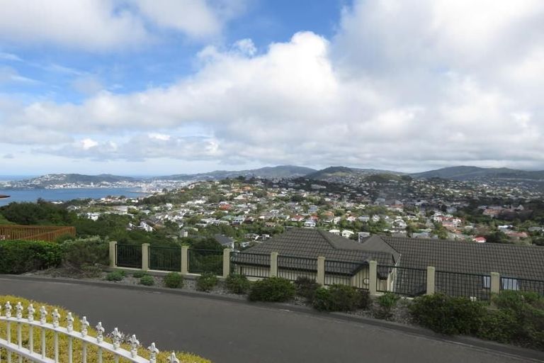 Photo of property in 16 Imran Terrace, Khandallah, Wellington, 6035