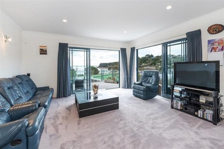 Photo of property in 55 Tindalls Bay Road, Tindalls Beach, Whangaparaoa, 0930
