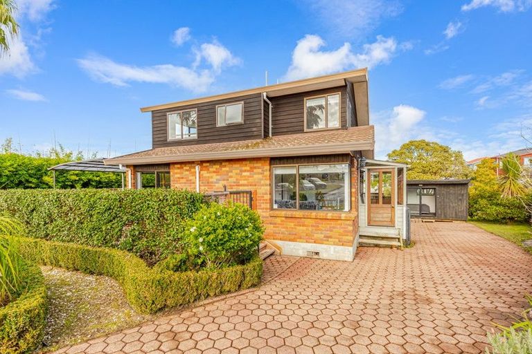 Photo of property in 9 Seagrove Road, West Harbour, Auckland, 0618