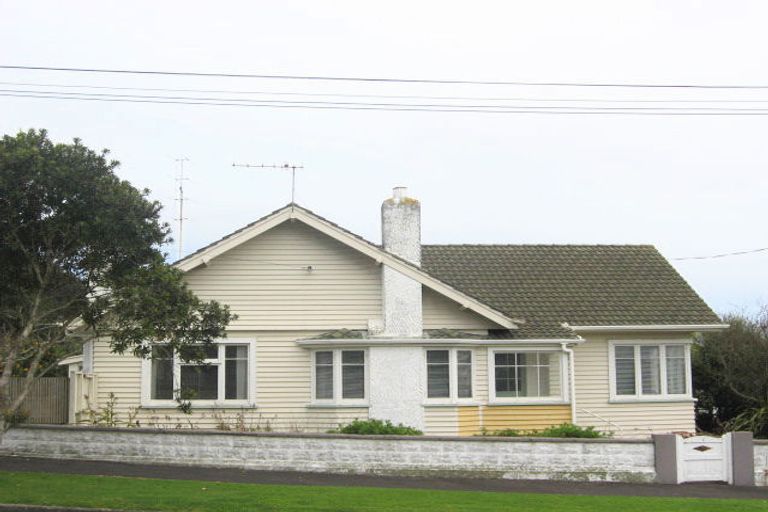 Photo of property in 2 Peace Avenue, Moturoa, New Plymouth, 4310