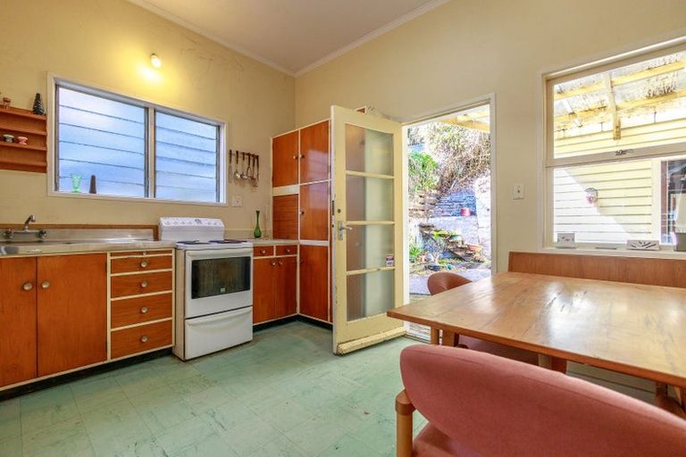 Photo of property in 151 Glenmore Street, Kelburn, Wellington, 6012