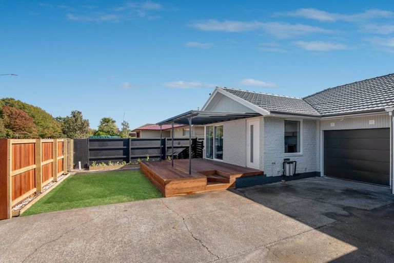Photo of property in 2/320 Memorial Avenue, Burnside, Christchurch, 8053