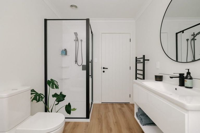 Photo of property in 22a La Lena Grove, Fitzherbert, Palmerston North, 4410