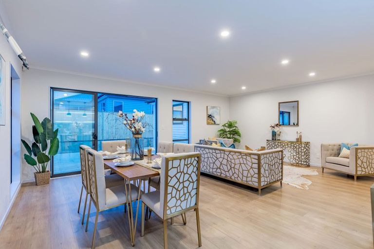 Photo of property in 43 Vinistra Road, Kumeu, 0810