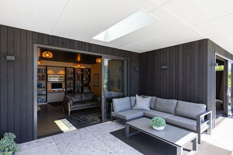 Photo of property in 2 Whaitere Place, Waikawa, Picton, 7220