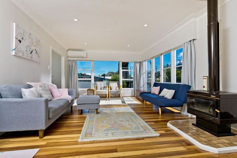 Photo of property in 38 Woodside Road, Massey, Auckland, 0614