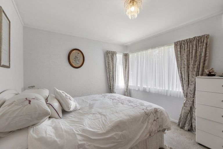 Photo of property in 27 Brookesmith Drive, Waiuku, 2123