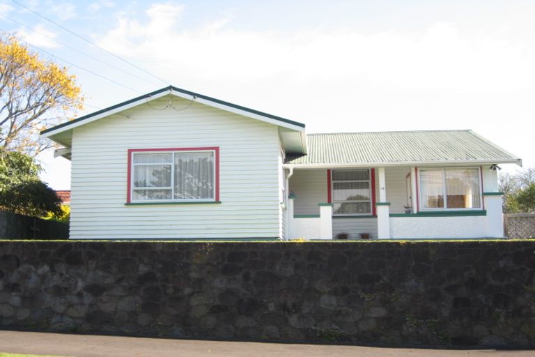 Photo of property in 74 Brooklands Road, Brooklands, New Plymouth, 4310