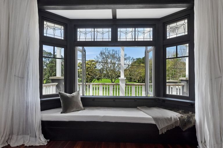 Photo of property in 20 Seabreeze Road, Narrow Neck, Auckland, 0624