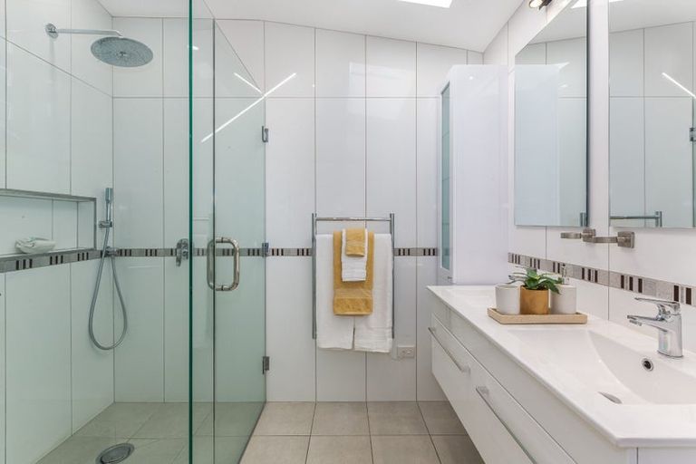 Photo of property in 26 The Crescent, Roseneath, Wellington, 6011