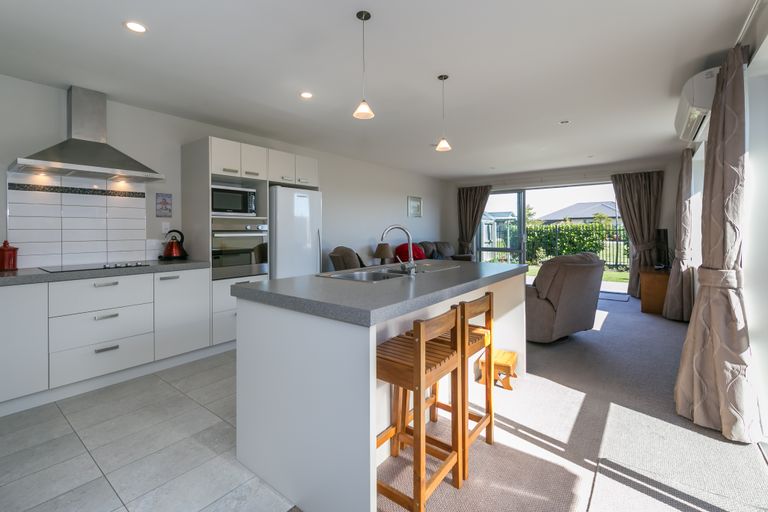 Photo of property in 7 Dunaverty Place, Broomfield, Christchurch, 8042