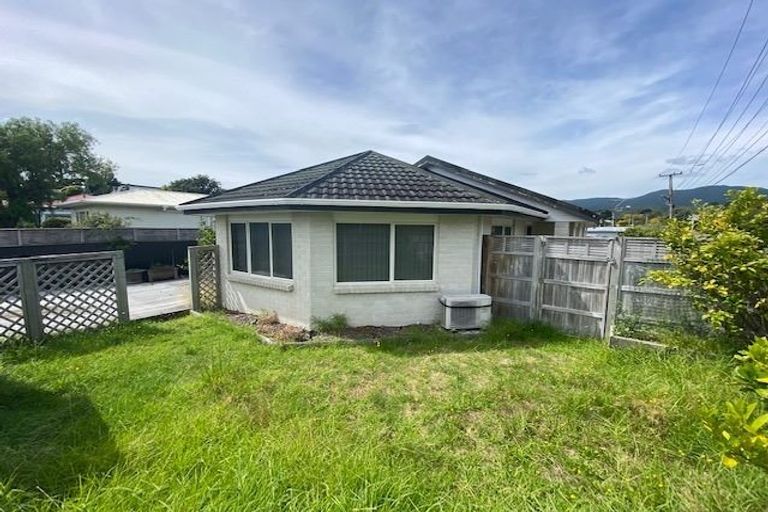 Photo of property in 35 Raumati Road, Raumati Beach, Paraparaumu, 5032
