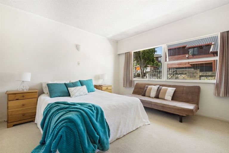 Photo of property in 115 Sunset Road, Totara Vale, Auckland, 0632