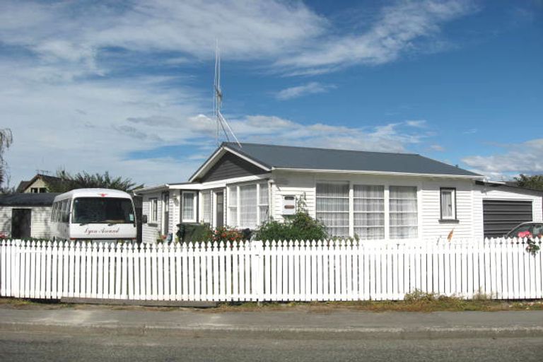 Photo of property in 16 South Terrace Road, Geraldine, 7930