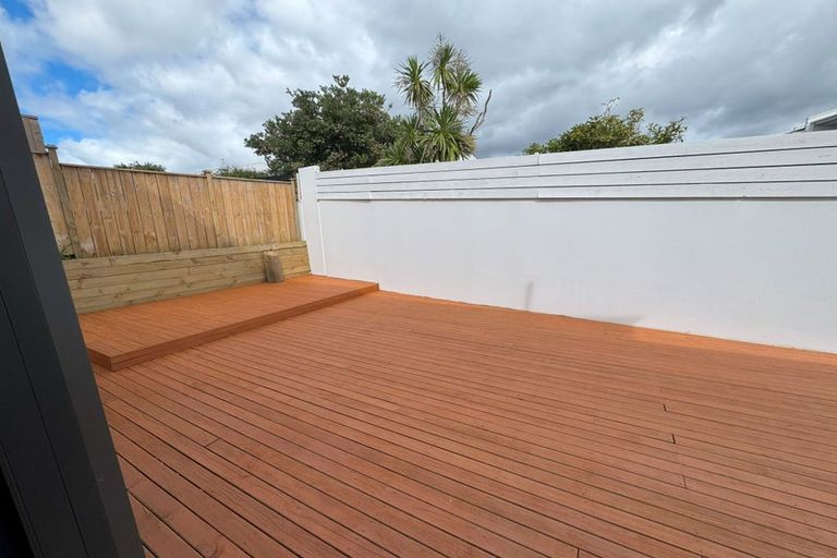 Photo of property in 77 Masons Road, Oteha, Auckland, 0632