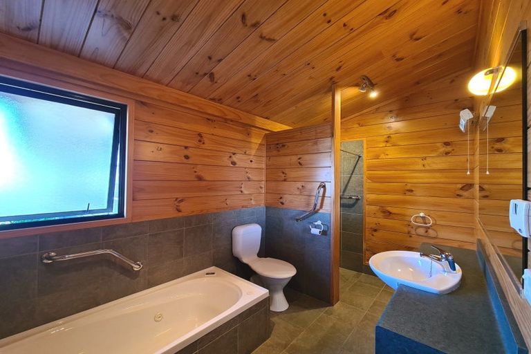 Photo of property in 16 Allman Drive, Coromandel, 3506