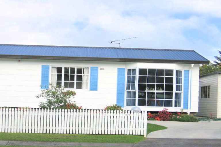 Photo of property in 1/27 Gosford Drive, Botany Downs, Auckland, 2010