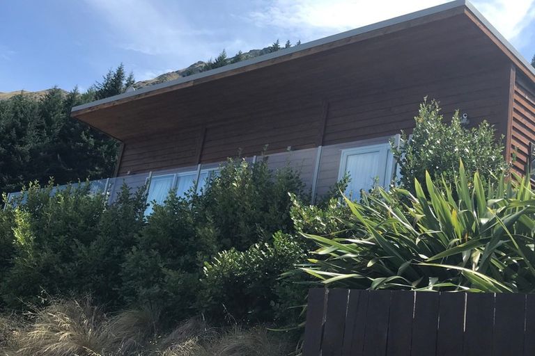 Photo of property in 129b Wynyard Crescent, Fernhill, Queenstown, 9300