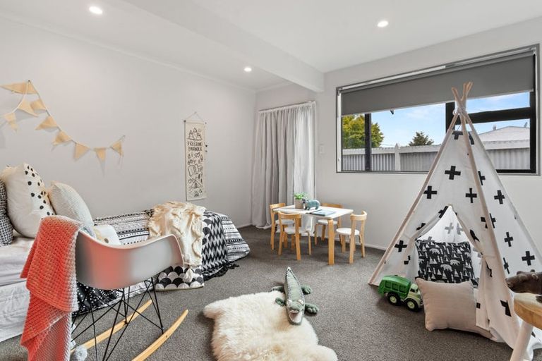 Photo of property in 7a Kempton Street, Greytown, 5712