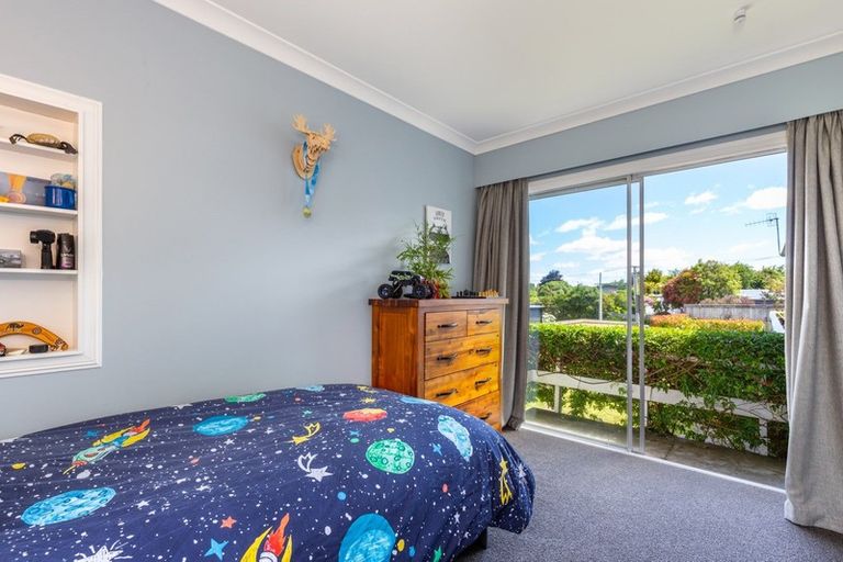 Photo of property in 5 Weka Road, Waipahihi, Taupo, 3330