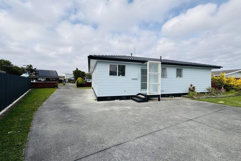 Photo of property in 43 Acacia Street, Kelvin Grove, Palmerston North, 4414