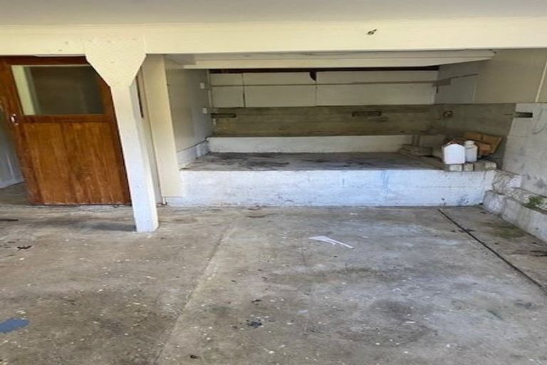 Photo of property in 8 Davidson Crescent, Tawa, Wellington, 5028