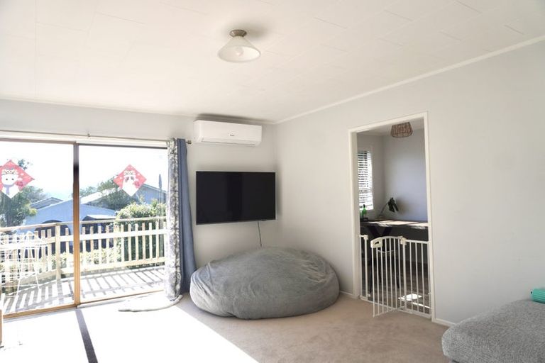 Photo of property in 2 Surman Place, Glen Eden, Auckland, 0602