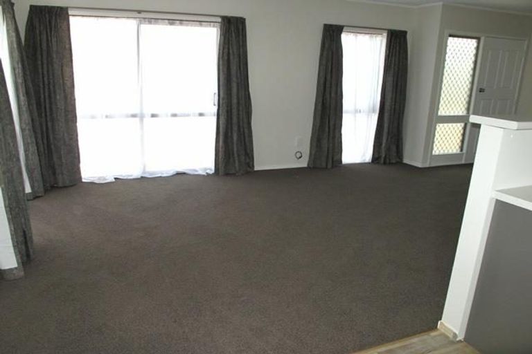 Photo of property in 8 Mayer Place, Ranui, Auckland, 0612