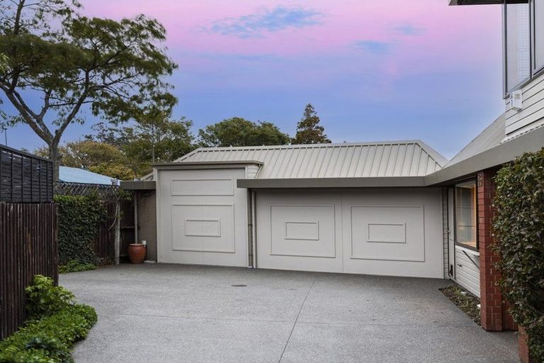 Photo of property in 16 Kent Lodge Avenue, Avonhead, Christchurch, 8042