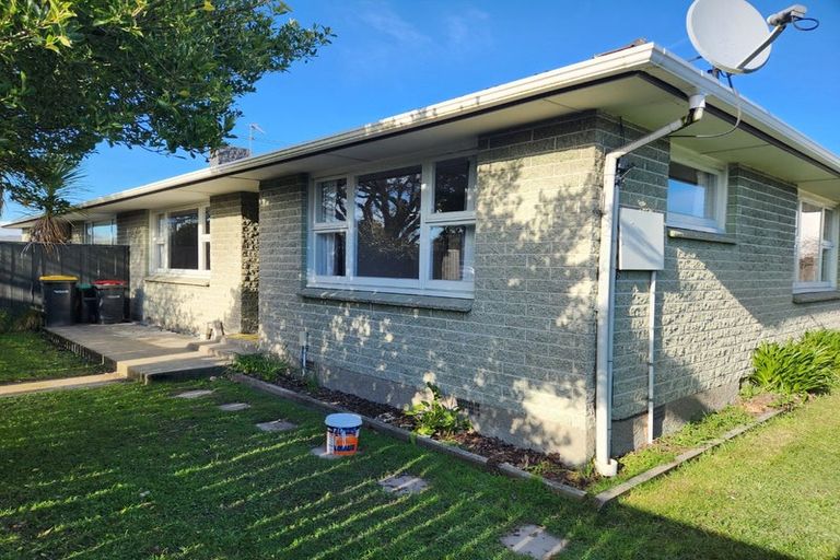 Photo of property in 2/105 Memorial Avenue, Burnside, Christchurch, 8053